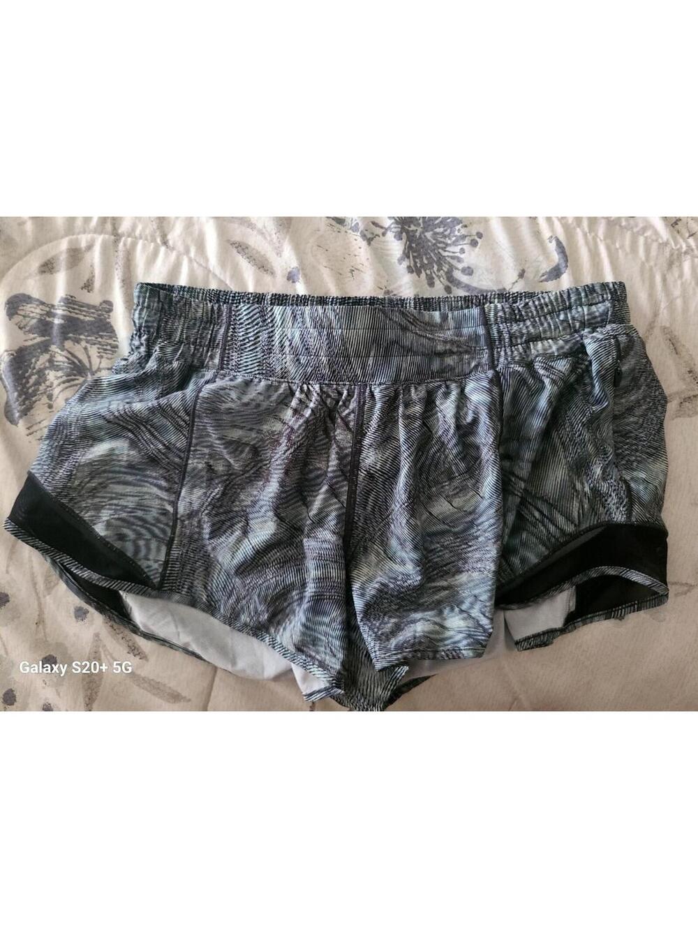 Lululemon hottie hot black multicolored Shorts sz 10